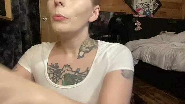Snapshot of TeenyDoll chatting on 04-18-26, 02:47 TeenyDoll online show from 04-18-26, 02:47