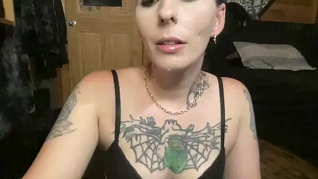 Snapshot of TeenyDoll chatting on 06-12-26, 02:42 TeenyDoll online show from 06-12-26, 02:42