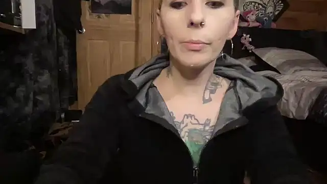 Snapshot of TeenyDoll chatting on 03-20-26, 02:45 TeenyDoll online show from 03-20-26, 02:45