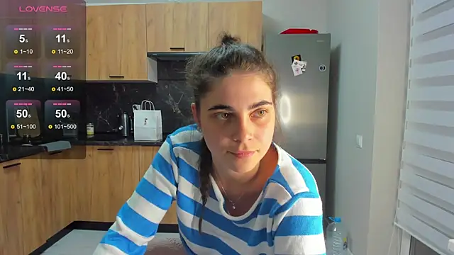 Snapshot of Bella_Foryou chatting on 05-29-26, 08:48 Bella Foryou online show from 05-29-26, 08:48