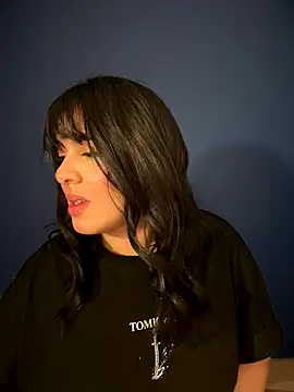 Snapshot of Roxxannne chatting on 10-04-25, 11:06 Roxxannne online show from 10-04-25, 11:06