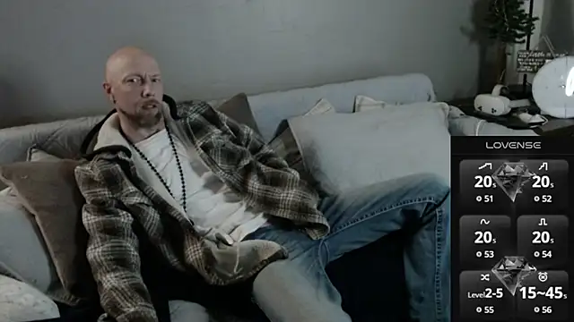 MaxRouger online show from 11-26-25, 03:17