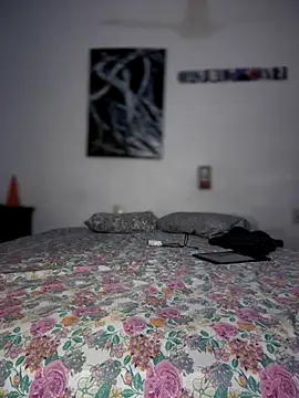 Snapshot of Alicbranca chatting on 10-15-25, 11:13 Alicbranca online show from 10-15-25, 11:13