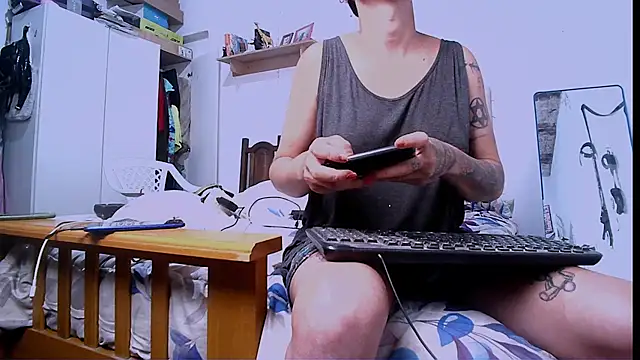 Snapshot of Alicbranca chatting on 10-08-25, 12:12 Alicbranca online show from 10-08-25, 12:12