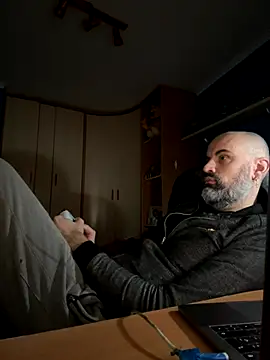 Snapshot of pollito1985_2 chatting on 11-16-25, 10:42 pollito1985 2 online show from 11-16-25, 10:42