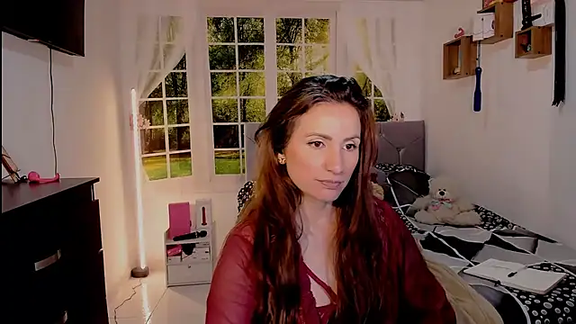 vanessabrown  online show from 07-06-26, 03:58