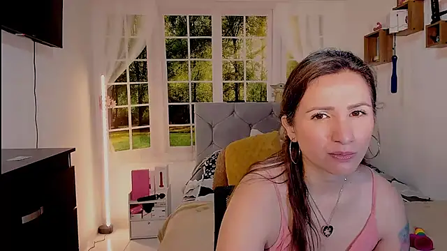 vanessabrown  online show from 07-05-26, 04:36