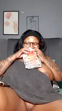 Snapshot of PearlSexxy69 chatting on 02-21-26, 06:21 PearlSexxy69 online show from 02-21-26, 06:21