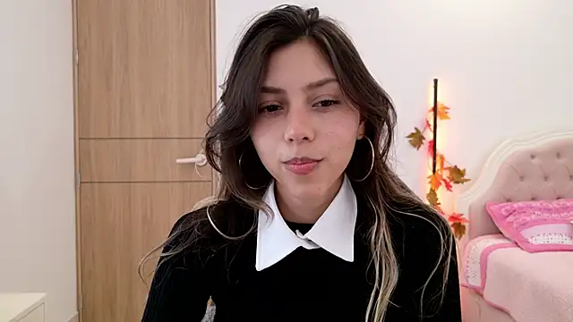 Snapshot of Sensualtease chatting on 10-04-25, 01:29 Sensualtease online show from 10-04-25, 01:29
