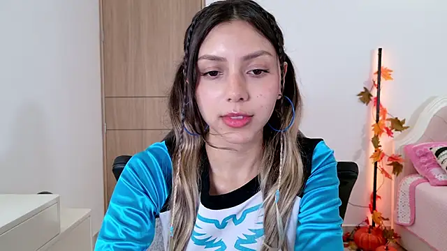 Snapshot of Sensualtease chatting on 09-27-25, 12:50 Sensualtease online show from 09-27-25, 12:50