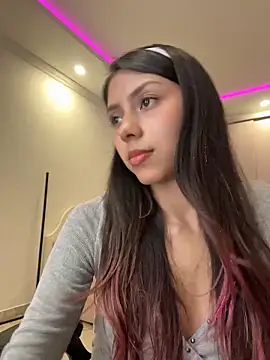 Snapshot of Sensualtease chatting on 04-28-26, 12:31 Sensualtease online show from 04-28-26, 12:31