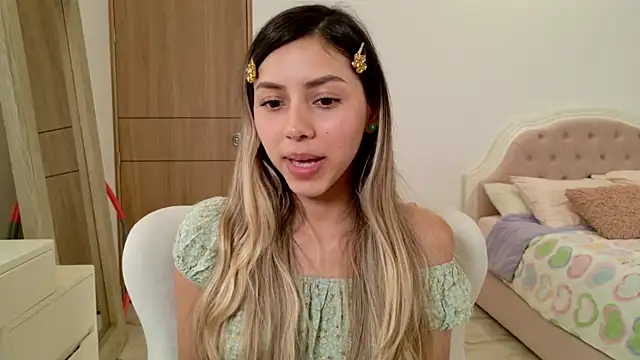 Snapshot of Sensualtease chatting on 01-23-25, 01:08 Sensualtease online show from 01-23-25, 01:08