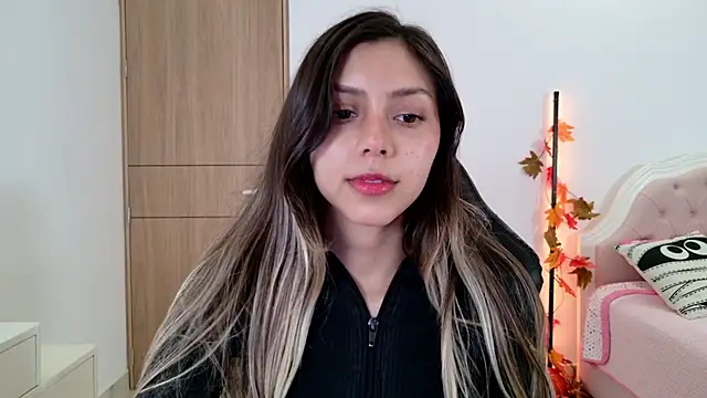 Snapshot of Sensualtease chatting on 10-01-25, 01:00 Sensualtease online show from 10-01-25, 01:00