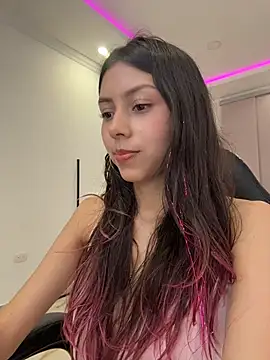 Snapshot of Sensualtease chatting on 04-24-26, 01:18 Sensualtease online show from 04-24-26, 01:18