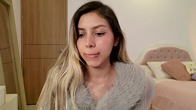 Snapshot of Sensualtease chatting on 01-18-25, 01:41 Sensualtease online show from 01-18-25, 01:41