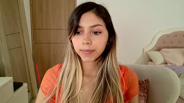 Snapshot of Sensualtease chatting on 02-07-25, 11:55 Sensualtease online show from 02-07-25, 11:55