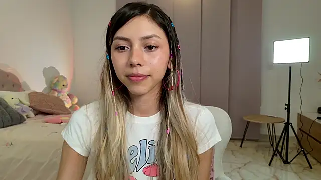 Snapshot of Sensualtease chatting on 01-07-25, 01:17 Sensualtease online show from 01-07-25, 01:17