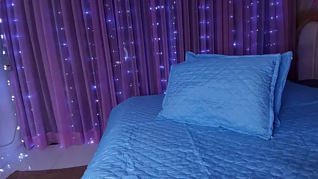 sofi decker online show from 04-10-26, 03:57