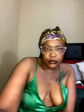 Snapshot of BADFATASS85 chatting on 09-24-25, 09:21 BADFATASS85 online show from 09-24-25, 09:21