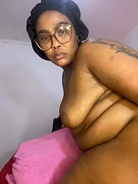 Snapshot of BADFATASS85 chatting on 03-11-25, 06:08 BADFATASS85 online show from 03-11-25, 06:08