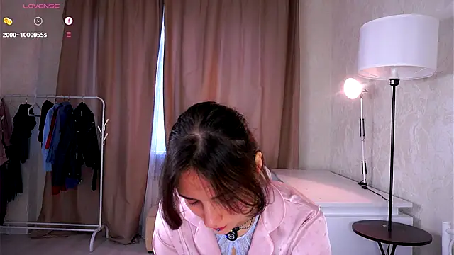 Snapshot of Holla_Molly chatting on 10-06-25, 05:19 Holla Molly online show from 10-06-25, 05:19