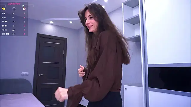 Holla Molly online show from 03-19-26, 05:51