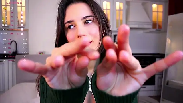 Snapshot of Holla_Molly chatting on 02-27-25, 02:54 Holla Molly online show from 02-27-25, 02:54