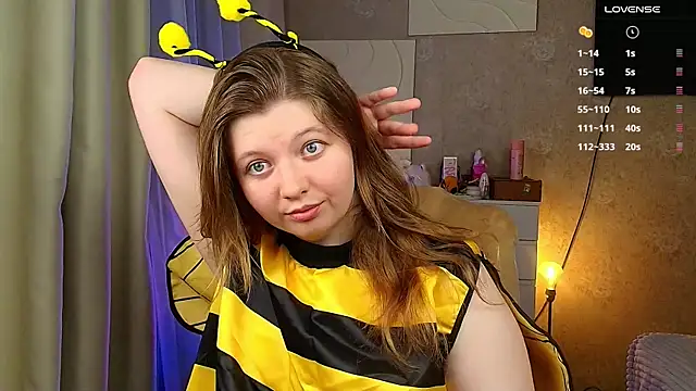 Vivian cutie online show from 10-31-25, 03:41