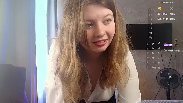 Snapshot of Vivian_cutie chatting on 06-20-26, 10:31 Vivian cutie online show from 06-20-26, 10:31