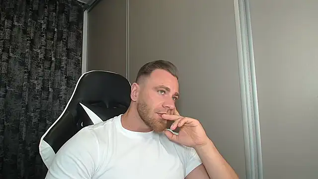 Thori92 online show from 07-05-26, 04:14