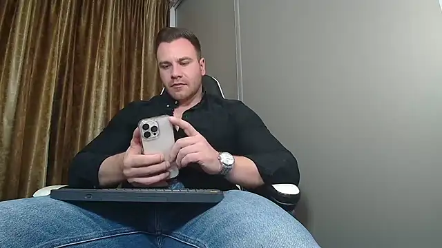 Thori92 online show from 12-15-25, 06:47