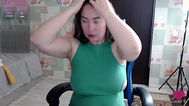 Snapshot of Korolek12 chatting on 06-07-26, 12:21 Korolek12 online show from 06-07-26, 12:21