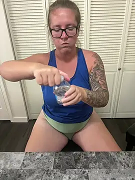 Lizzyloo online show from 03-30-26, 05:25