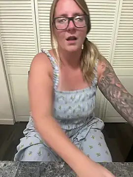 Lizzyloo online show from 04-19-26, 07:16