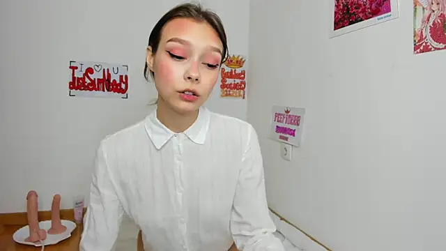 Snapshot of Michelle_Melnss chatting on 07-15-26, 02:35 Michelle Melnss online show from 07-15-26, 02:35