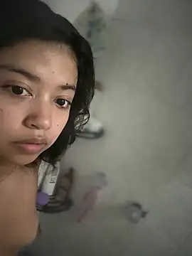 Peach Girll online show from 03-17-26, 09:18