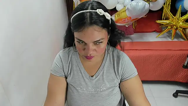 Snapshot of Cloe_35 chatting on 09-24-25, 08:04 Cloe 35 online show from 09-24-25, 08:04
