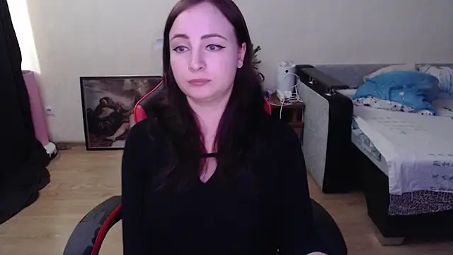 Snapshot of Laralianna chatting on 06-16-26, 10:15 Laralianna online show from 06-16-26, 10:15