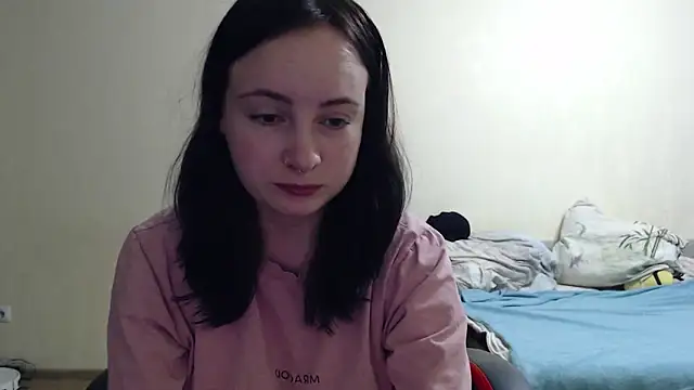 Snapshot of Laralianna chatting on 10-22-25, 04:17 Laralianna online show from 10-22-25, 04:17