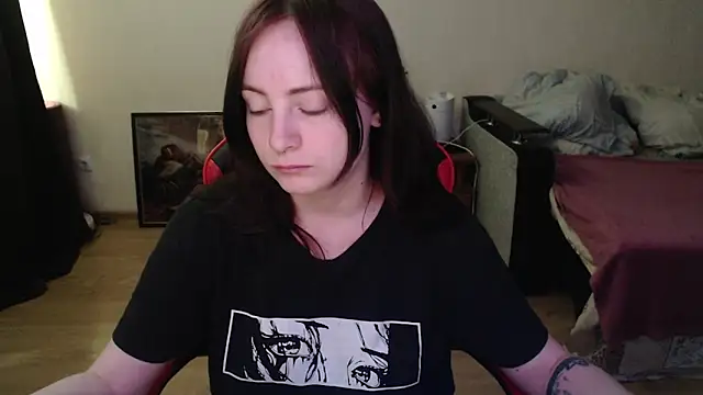 Snapshot of Laralianna chatting on 05-20-26, 11:40 Laralianna online show from 05-20-26, 11:40