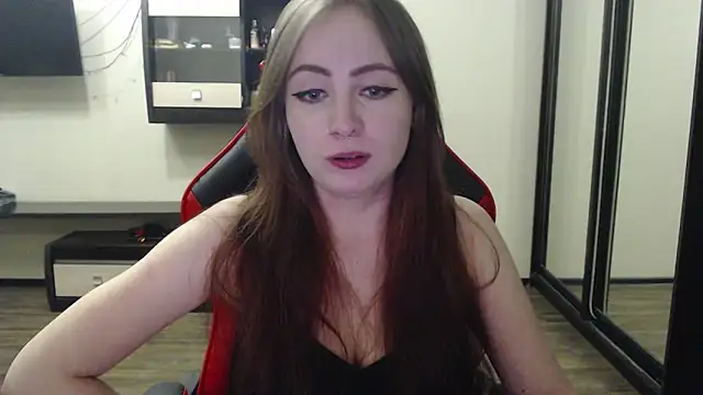 Snapshot of Laralianna chatting on 02-18-25, 06:47 Laralianna online show from 02-18-25, 06:47