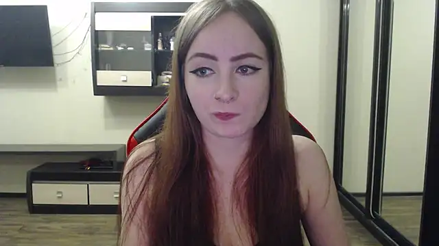 Snapshot of Laralianna chatting on 02-18-25, 12:39 Laralianna online show from 02-18-25, 12:39