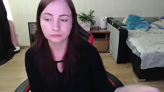 Snapshot of Laralianna chatting on 06-15-26, 12:05 Laralianna online show from 06-15-26, 12:05