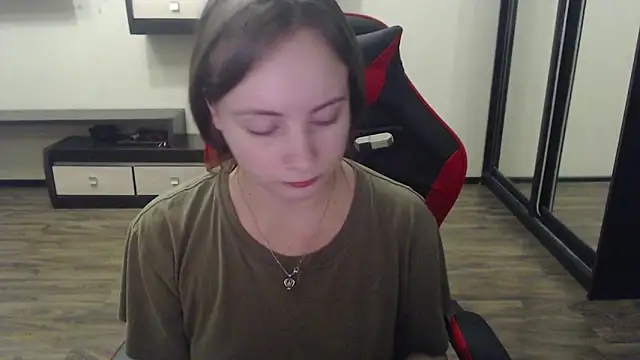 Snapshot of Laralianna chatting on 03-18-25, 02:50 Laralianna online show from 03-18-25, 02:50