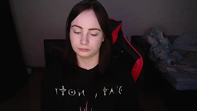 Laralianna online show from 12-18-25, 10:57