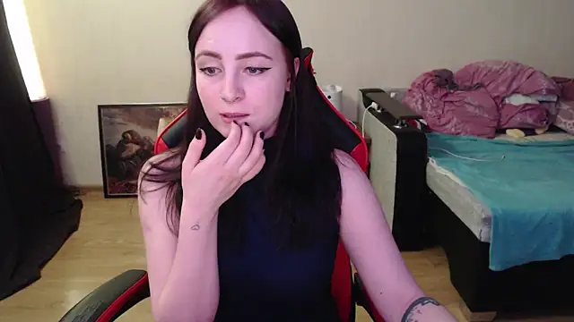 Laralianna online show from 04-14-26, 01:49