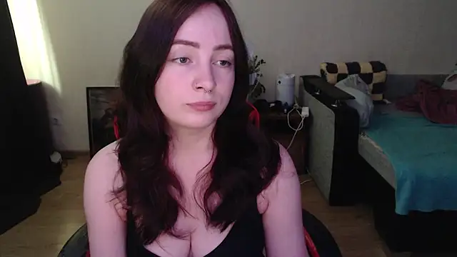 Snapshot of Laralianna chatting on 05-24-26, 10:15 Laralianna online show from 05-24-26, 10:15