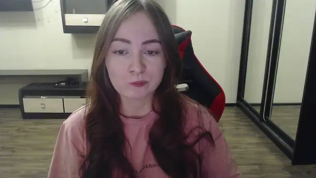 Snapshot of Laralianna chatting on 02-08-25, 06:11 Laralianna online show from 02-08-25, 06:11