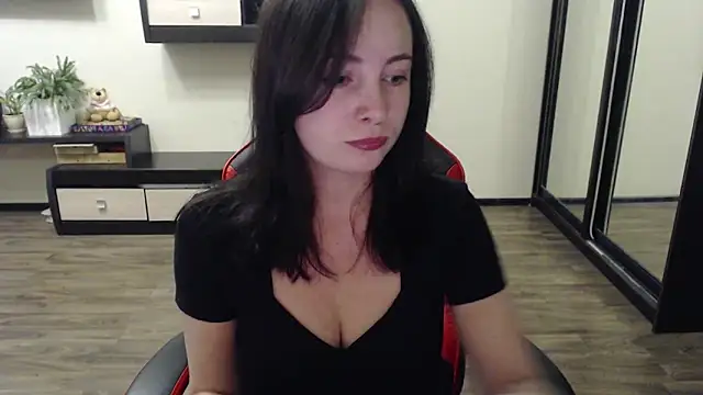 Snapshot of Laralianna chatting on 10-02-25, 12:30 Laralianna online show from 10-02-25, 12:30
