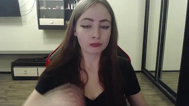 Snapshot of Laralianna chatting on 02-26-25, 05:00 Laralianna online show from 02-26-25, 05:00